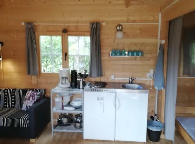 艾特夫露营小屋旅馆 营地 *